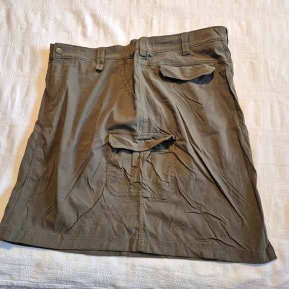 Duluth Trading Co women's size 16 green Dry on the Fly skirt, 4 pockets VGUC - Picture 3 of 5